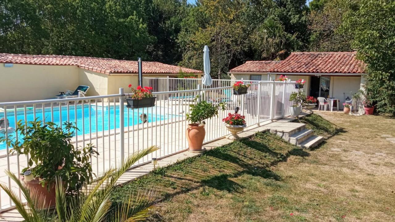 Les Deux Rivieres Apartment Les Touches-de-Perigny ภายนอก รูปภาพ
